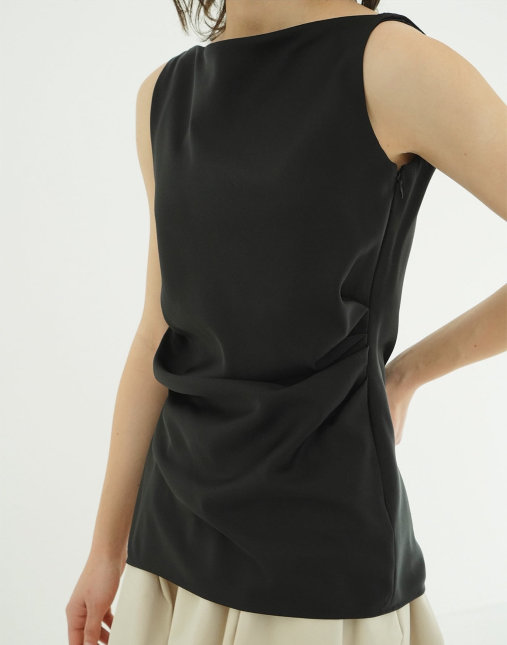 新品タグ付き　CLANE /DRAPE SATIN CAMISOLE TOPS CLANE - ドレープサテン キャミトップス - DRAPE SATIN CAMISOLE TOPS