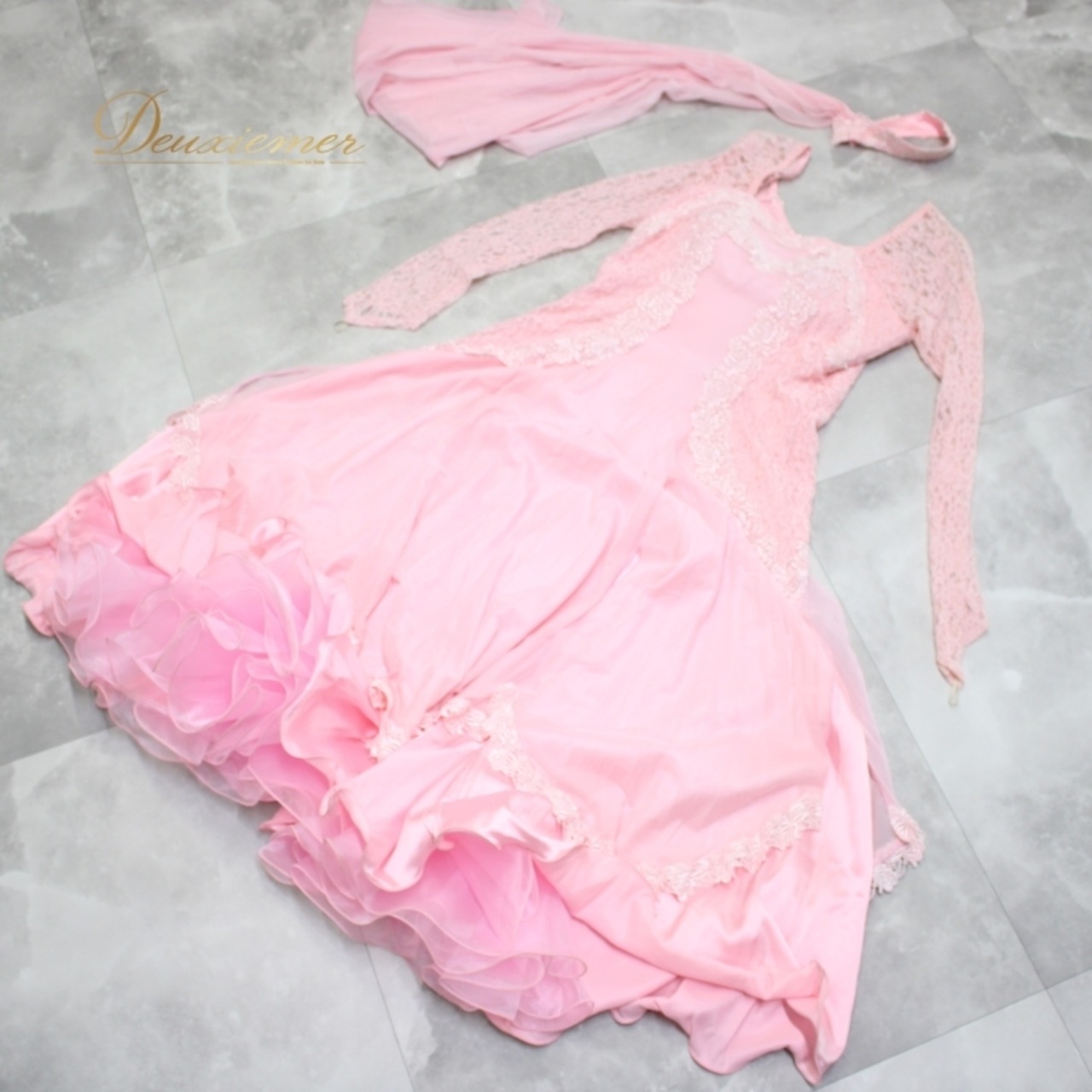 社交ダンス 衣装 スタンダード ドレス ワンピース パーティドレス レディース オールシーズン ピンク系 準正装 デモ レース 花柄 チョーカー 華やか 優雅 繊細 シック 二重スカート ボリューム おそろい チョーカー フェミニン ロマンティック 結婚式 発表会 ダンスイベント エレガント 着心地良い おしゃれ モダン フルフレア 流行 レディス 着用シーン多様