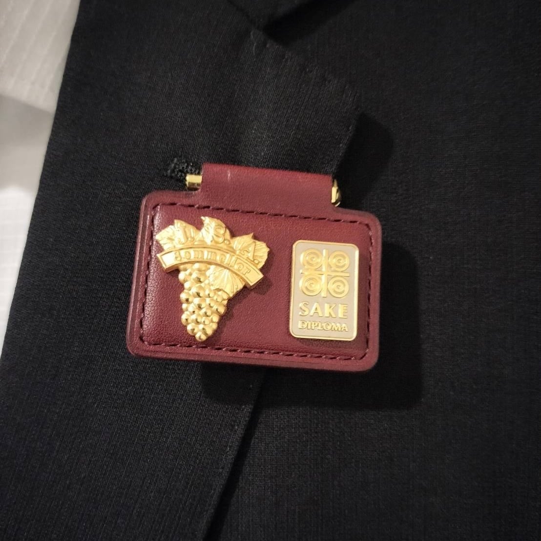 バッジ2つ用 色で楽しむソムリエバッジとサケディプロマバッジ2つ用の