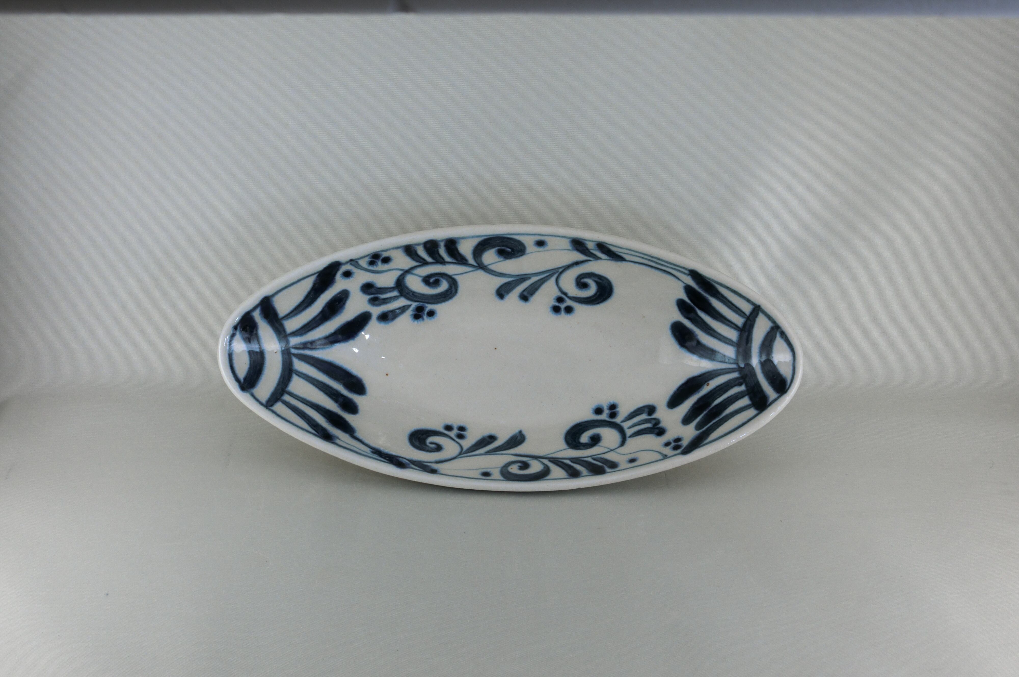 つる唐草舟形鉢（宗山窯）