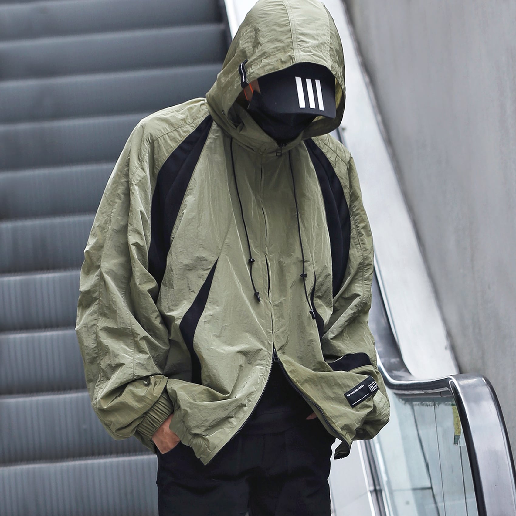 SQUD 収納式フード付きメタリックナイロン ミリタリーウィンド