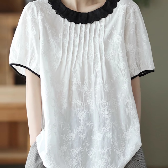 【送料無料】 ブラウス 2色 トップス ロング丈 ゆったり 半袖 Uネック 襟付き Aライン フレア プルオーバー 透け感 薄手生地 花柄 かわいい 大人可愛い 大人女子 こなれ感 シンプル カジュアル 大人 上品 おしゃれ お洒落 ラフ コンサバ エレガント フェミニン ガーリー デート お出かけ お茶会 女子会 休日 授業参観 夏 30代 40代 女性用 レディース 着回し プチプライス カラバリ デイリーユース ファッション コーデ スタイル 楽ちん 定番アイテム 着痩せ 垢抜け ブラック ホワイト