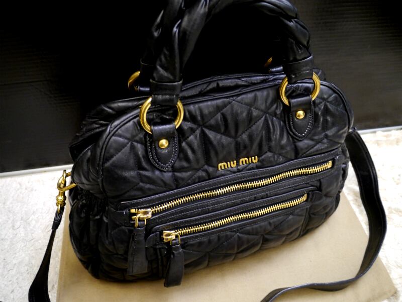 大容量☆miumiu ミュウミュウ マトラッセ キルティングデザイン 大容量☆miumiu ミュウミュウ マトラッセ キルティングデザイン