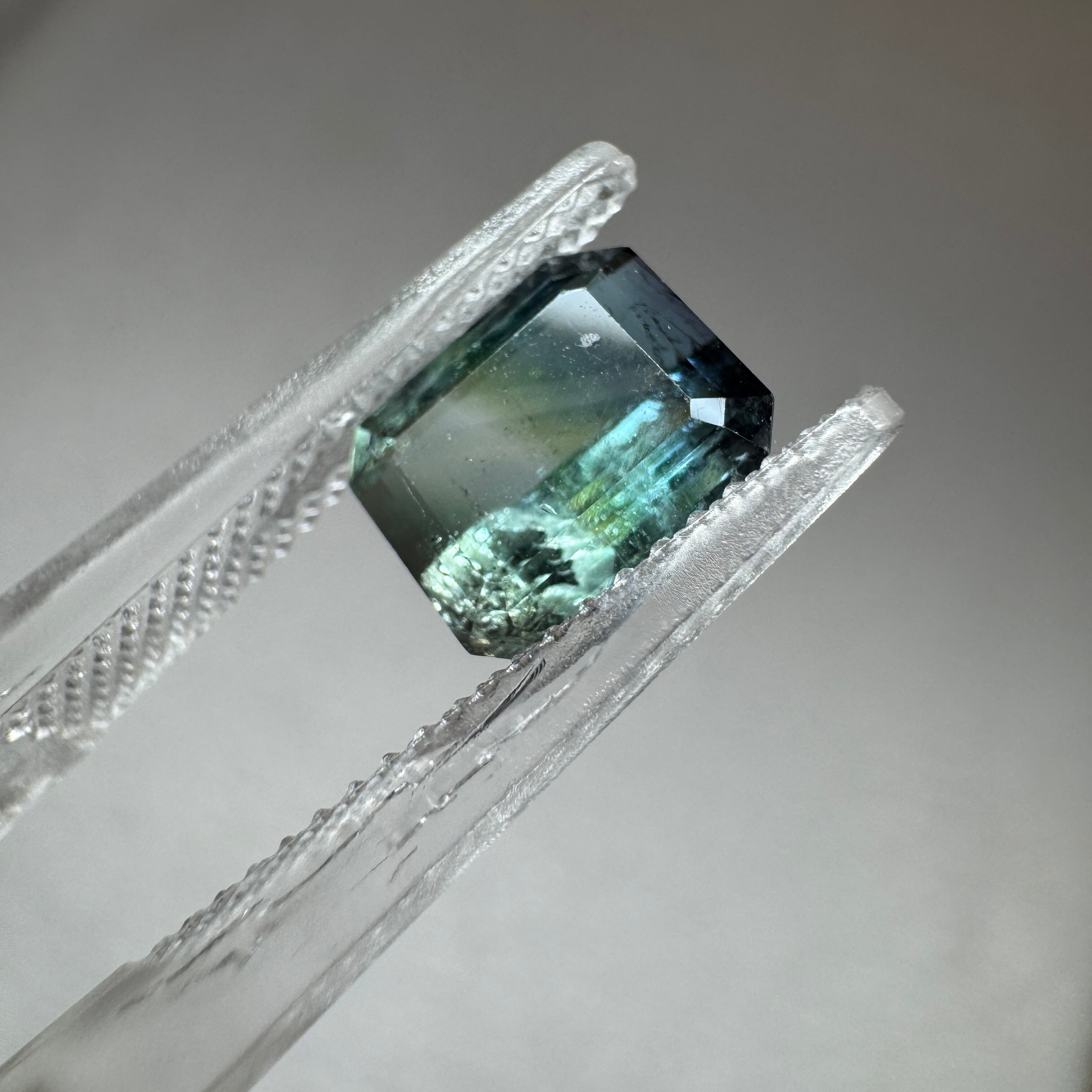 バイカラートルマリン 〜ブルーグリーンのウェーブ〜 1.83ct 7.6×6.2