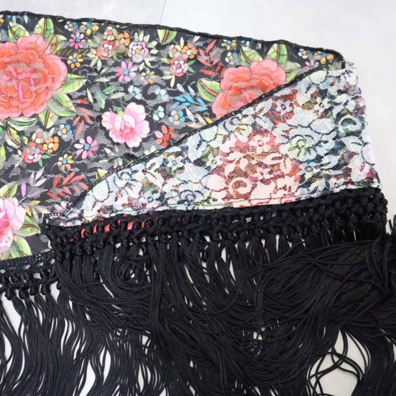 フラメンコ 衣装 シージョ ピキージョ 小物 ブラック系 黒 ピンク系 花柄 カラフル トライアングル フレコ ダンス 三角形 装飾 練習 舞台 花模様 フリンジコート イベント衣装 ダンス小物 ステージ用 フラメンコ小物 アクセサリー 練習用 コスチューム