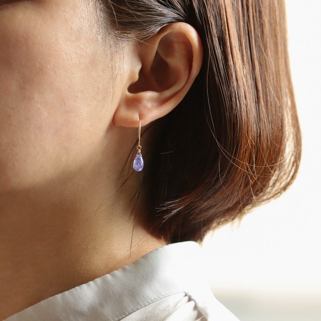 14kgf｜冬のとっておき・タンザナイトのシンプルピアス / 12月誕生石 / ギフト・プレゼントにも