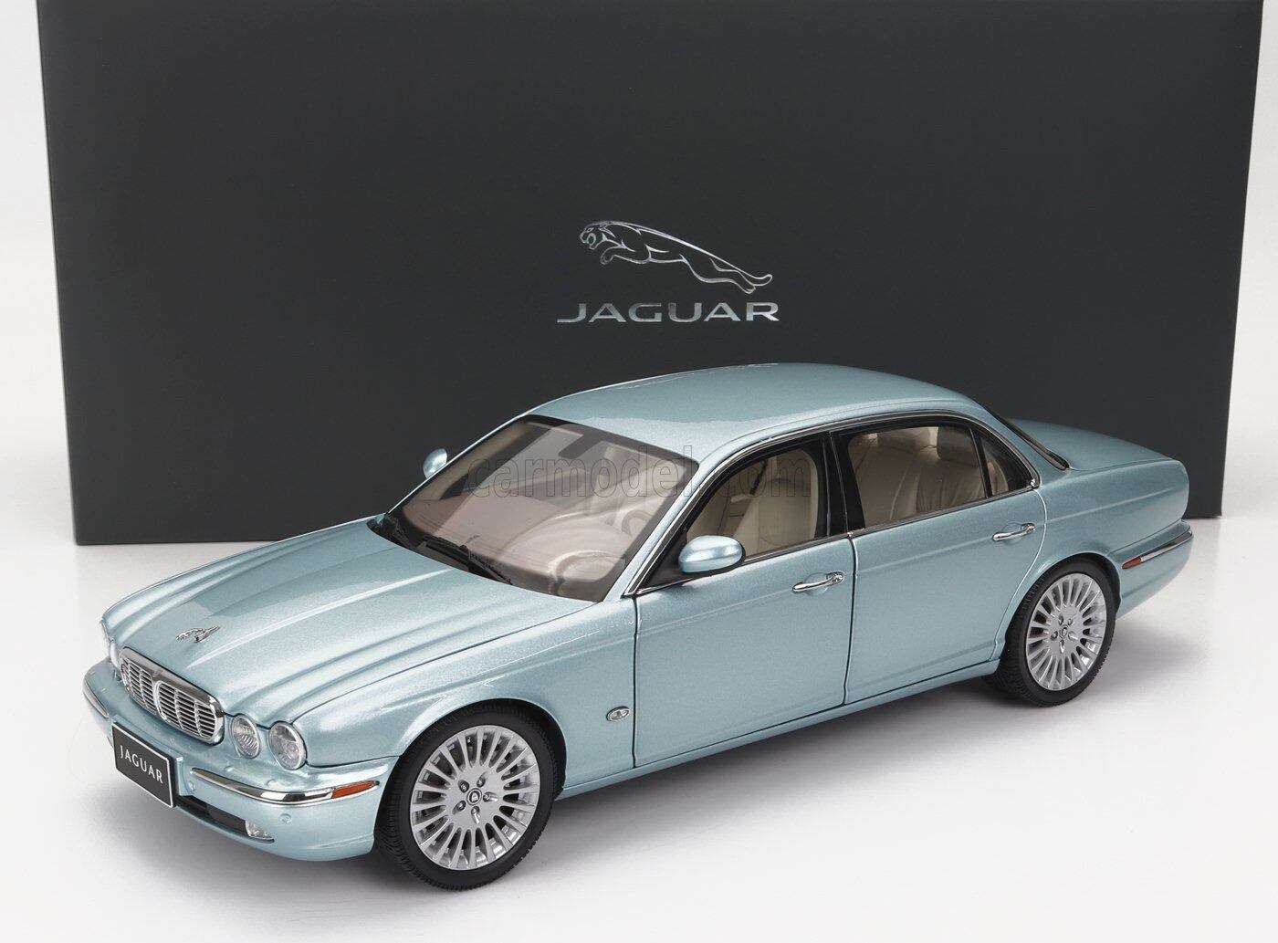 ミニカー 1/18 ジャガー XJ6 ALMOST-REAL 1/18 JAGUAR XJ6 (X350) 2003