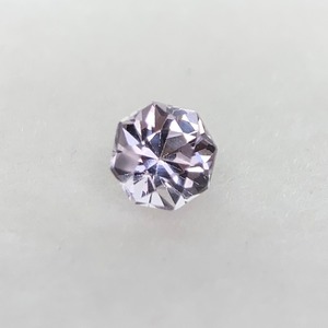 お花みたいなスピネル  約4.3mm*3.1mm r-0638