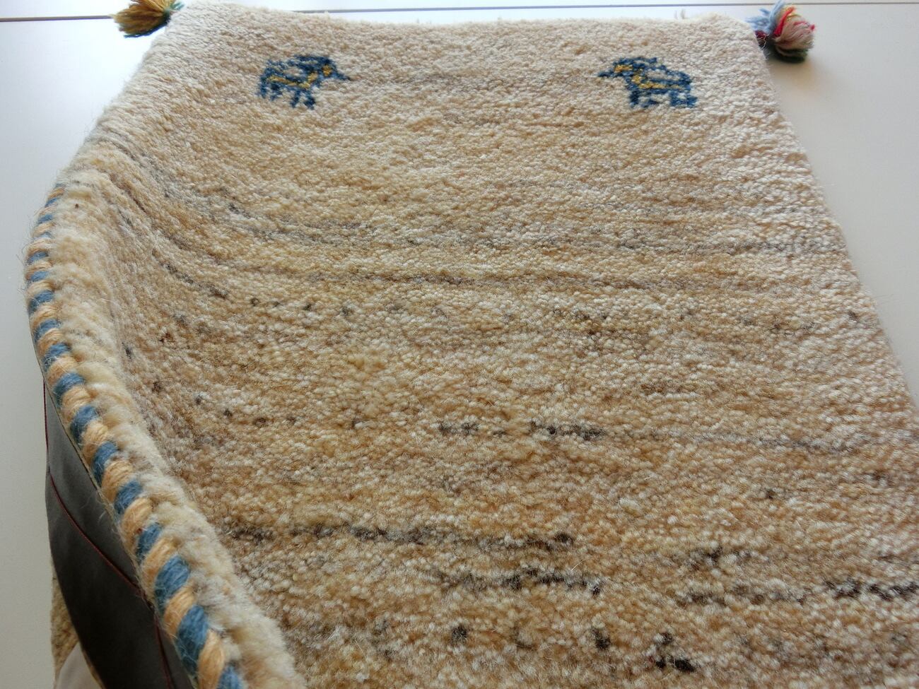 ペルシャ産 手織りギャッベ【玄関マットサイズ】E36 | Heris Carpet