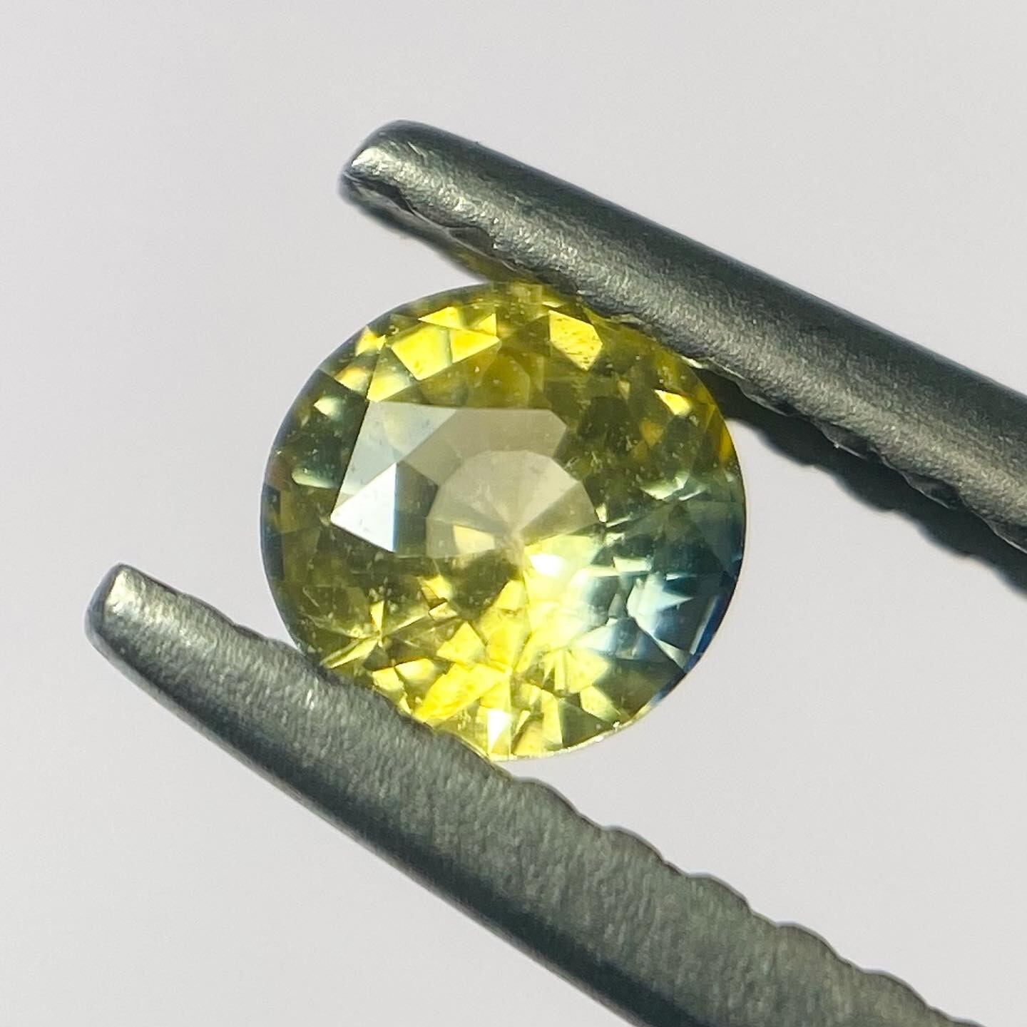 もうすぐ満月なサファイア