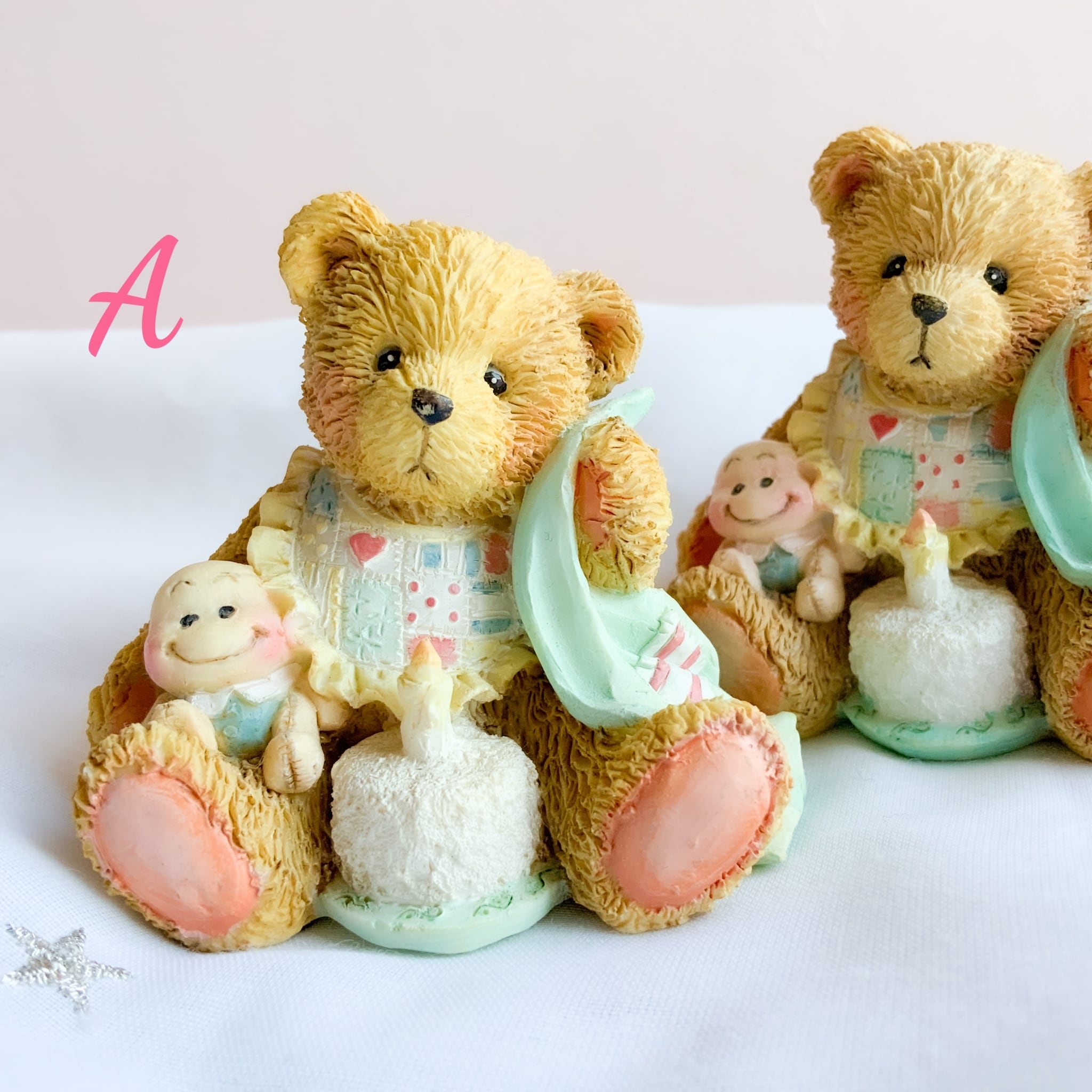 【cherished teddies】お気に入りのぬいぐるみを抱えたくまと