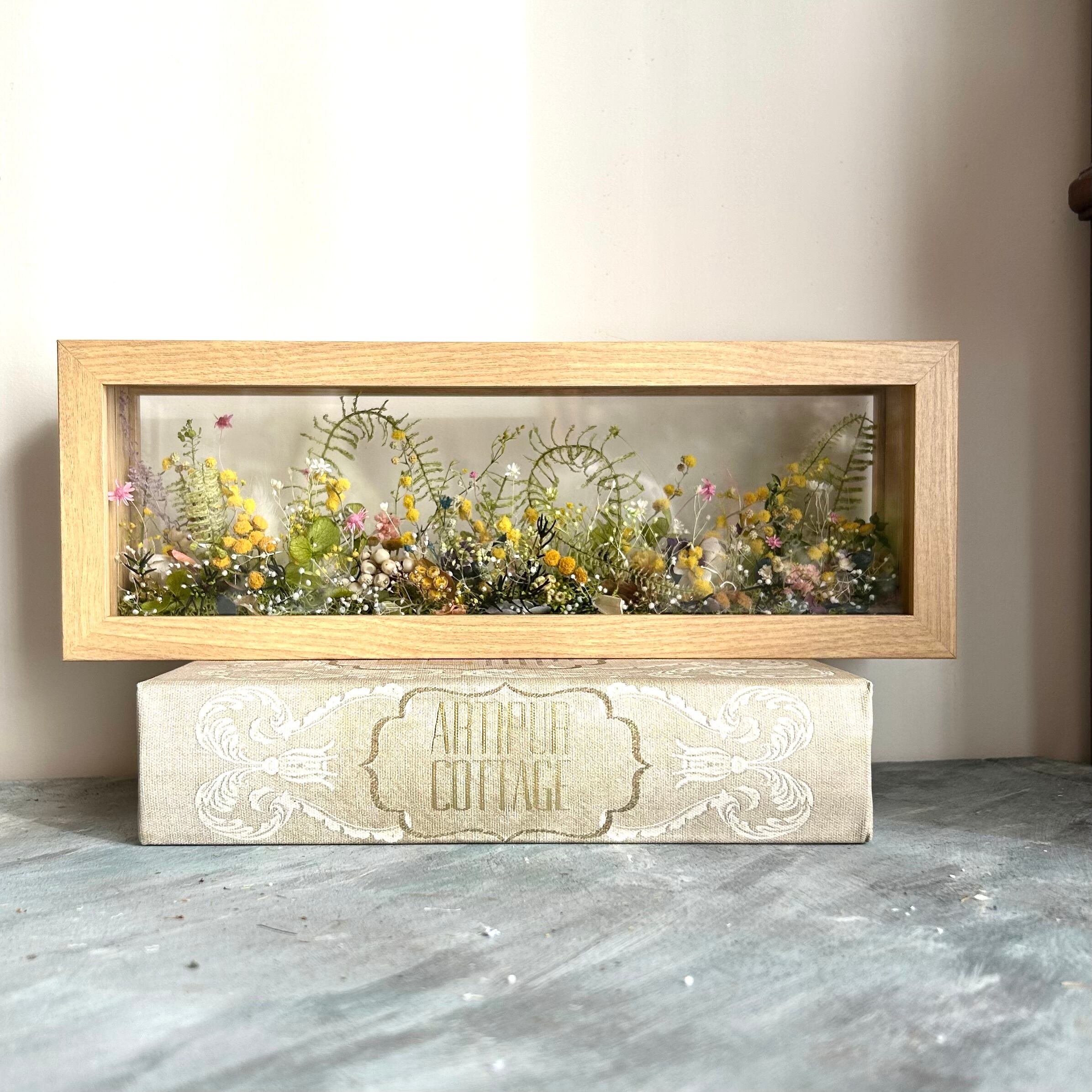 プリザーブドフラワーの小花がいっぱい！ガラスフレームアレンジ