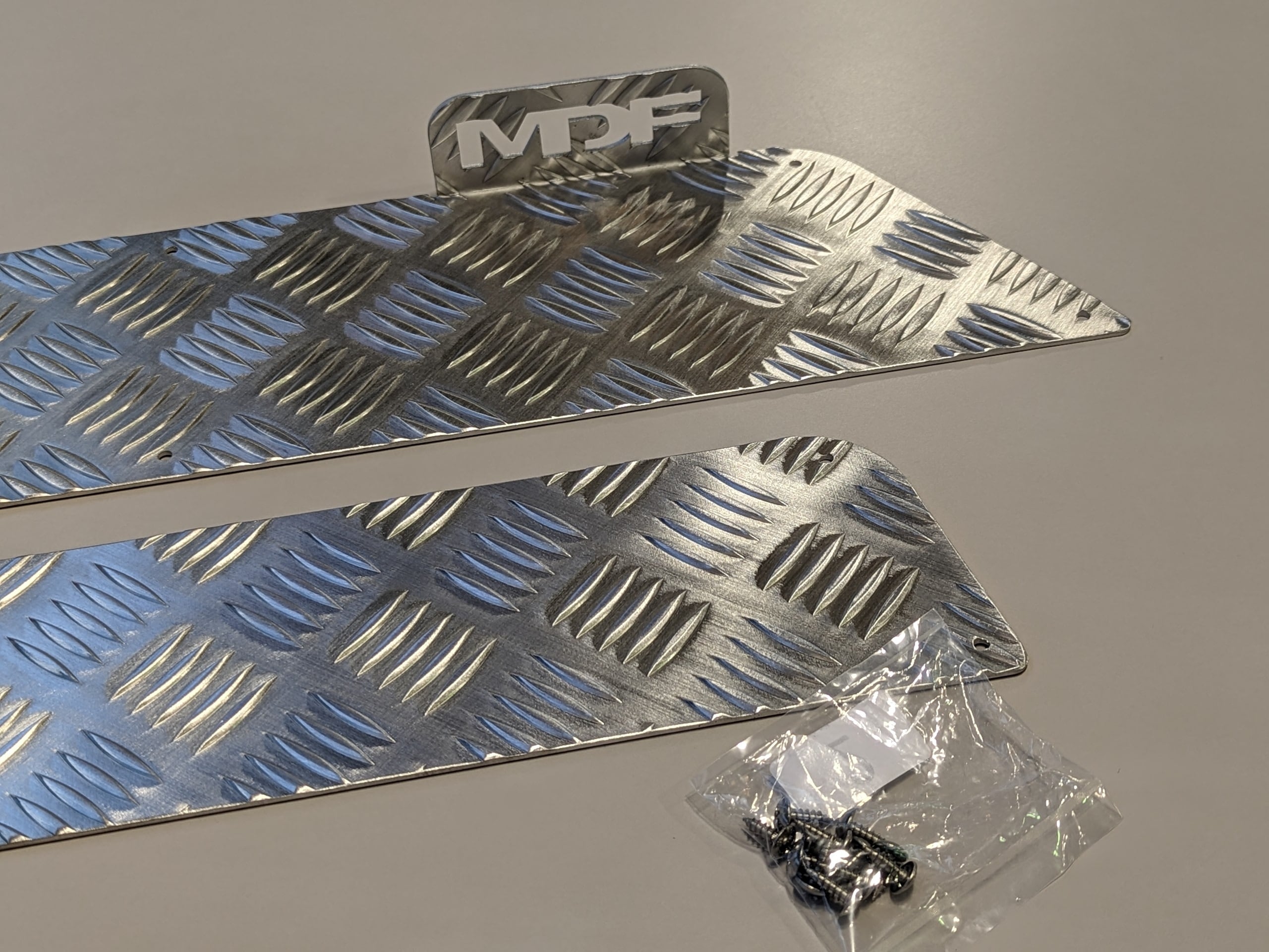 MDF アルミチェッカープレートステップカバー（サテンフィニッシュ