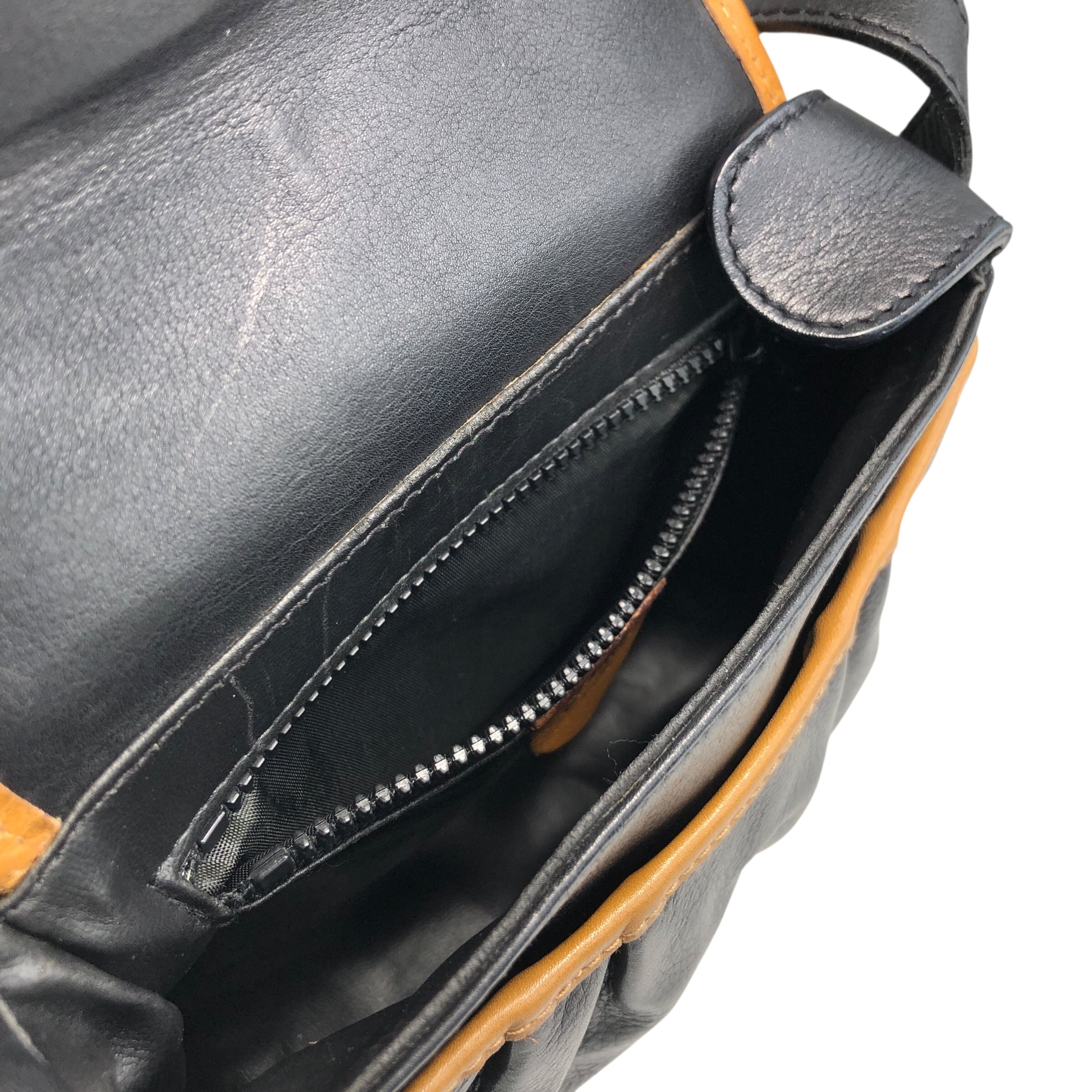 CELINE セリーヌ ショルダーバッグ ブラック ブラゾン型押し フロント