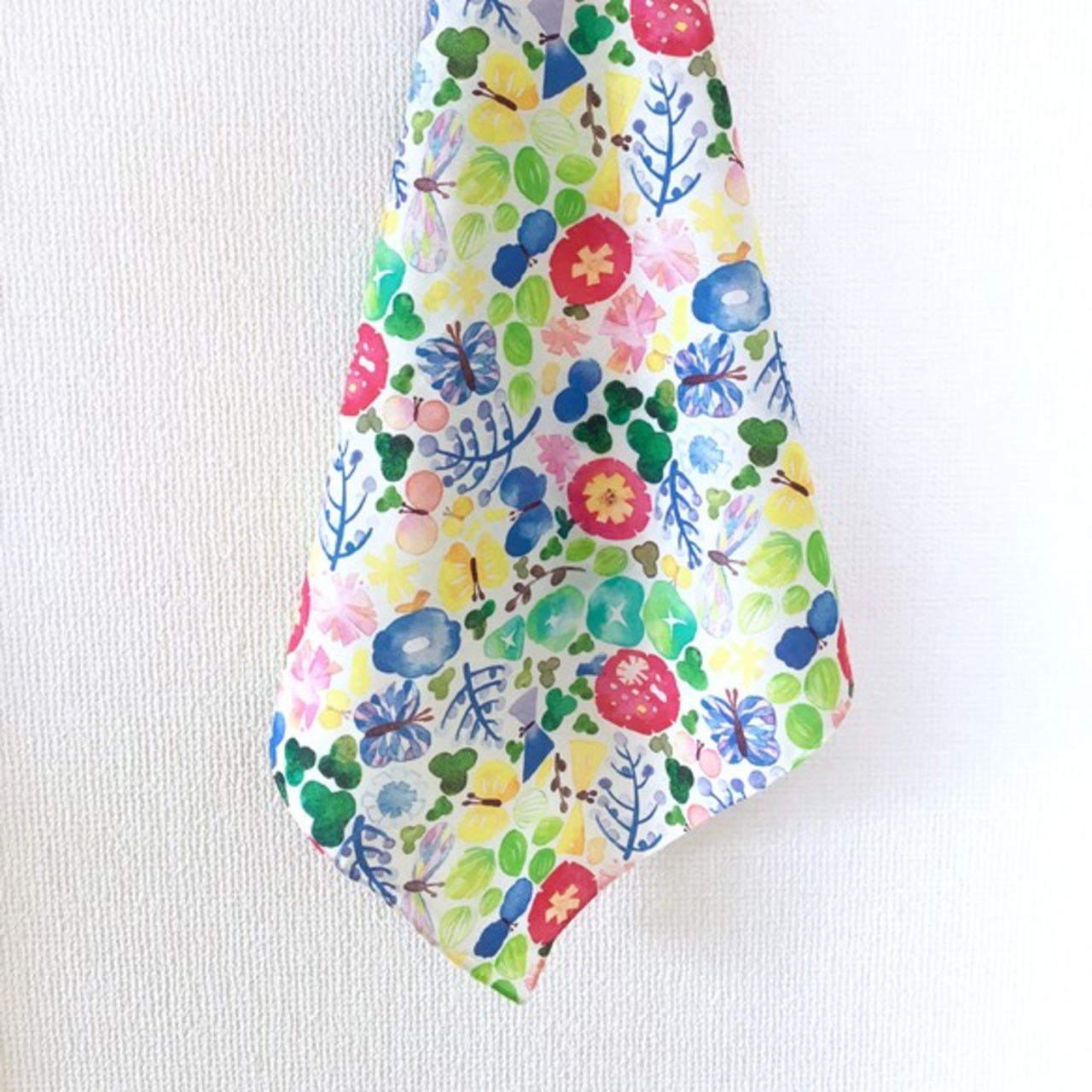 スカーフにもなる水彩画 ハンカチ 「雨の日のおさんぽ」