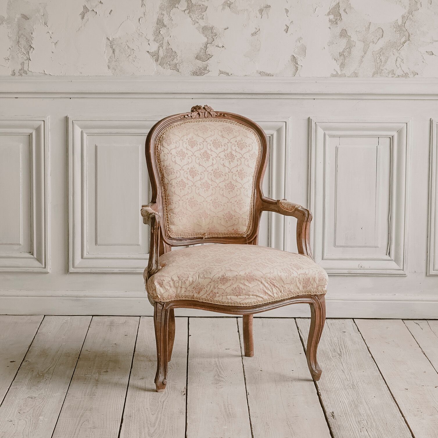 チェア/ウッドフレーム/ディスプレイ/アームチェア/アンティーク/空間装飾/椅子/イス