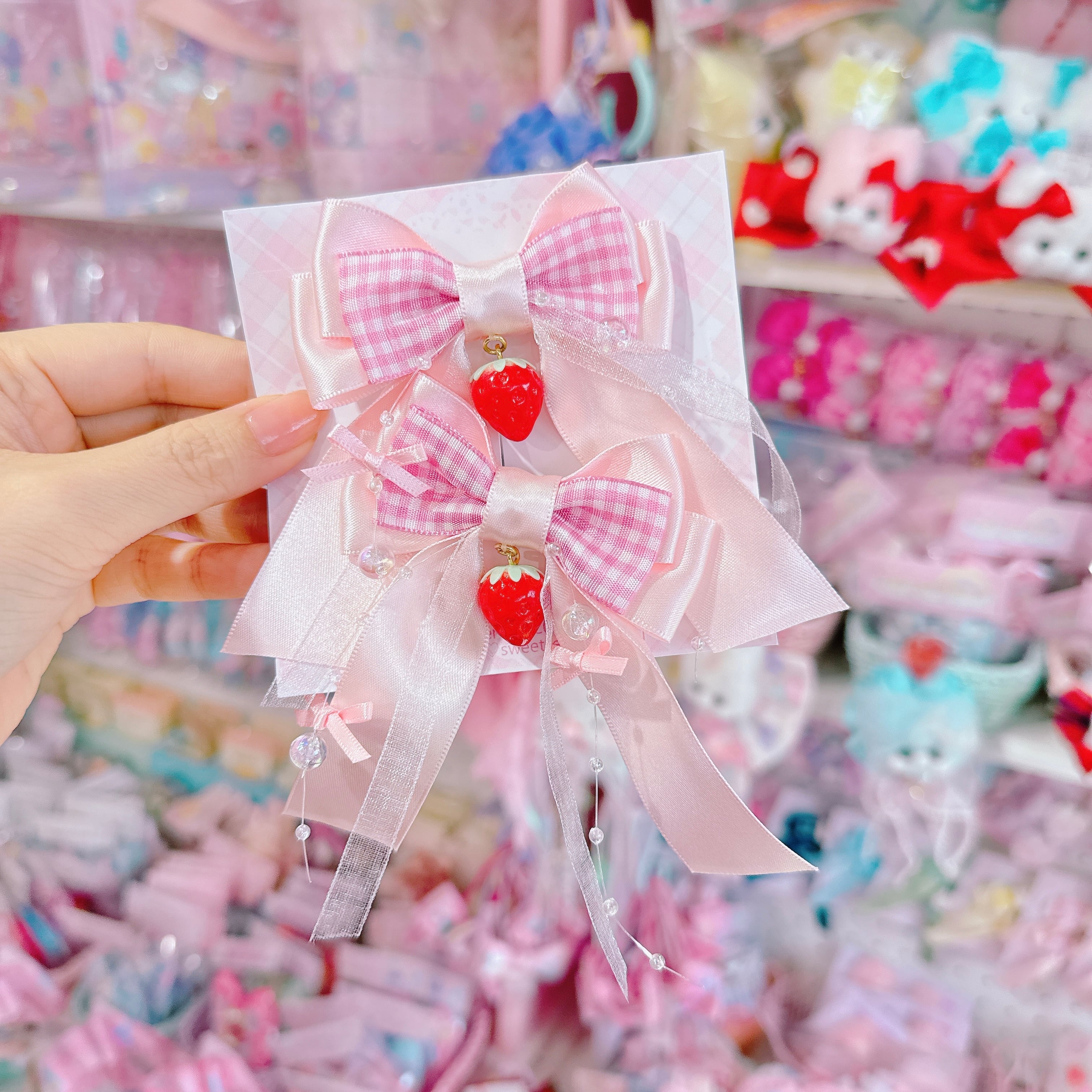 【C8】14-29いちごツインヘアクリップ