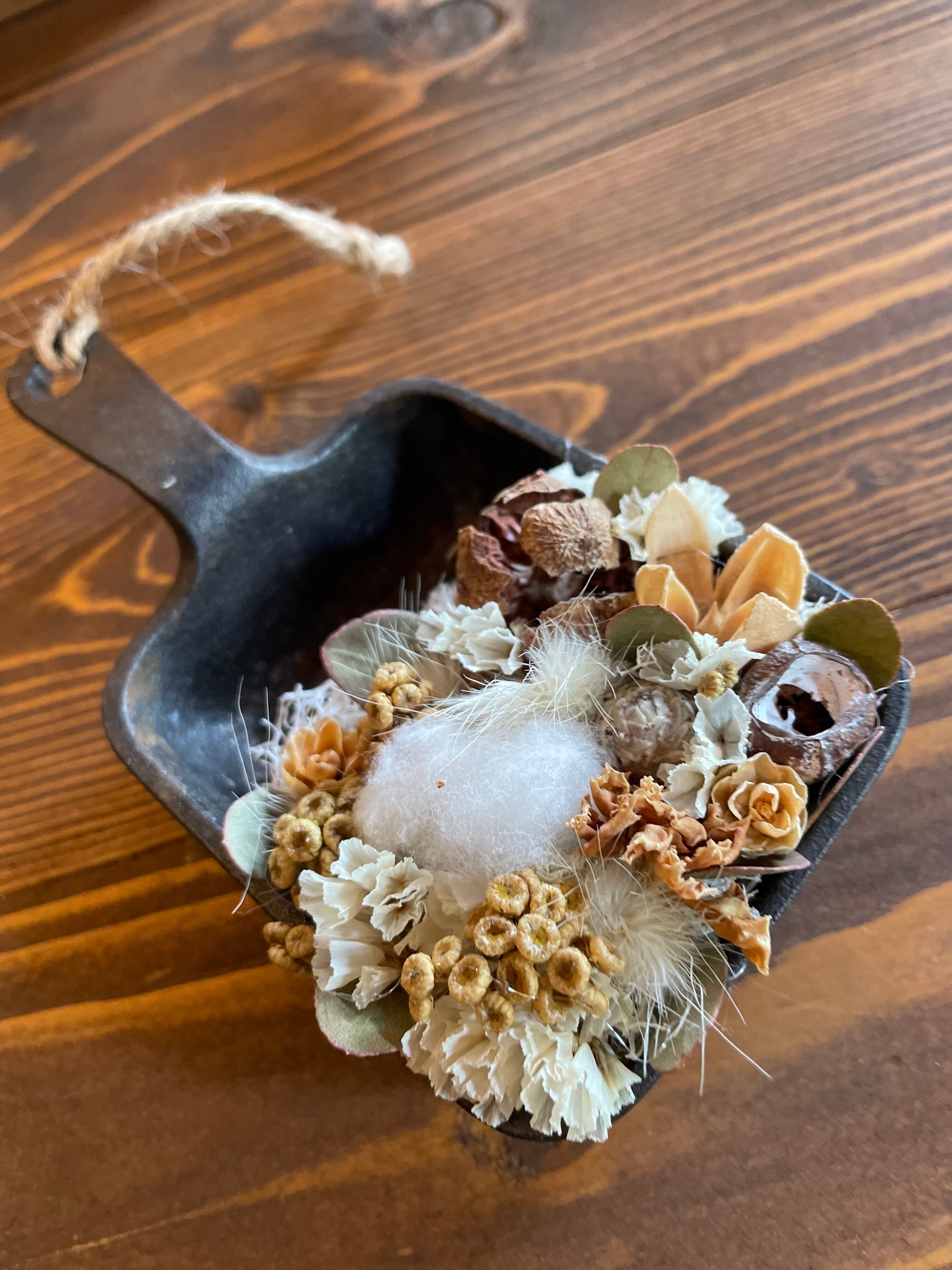 藤井風さんグッズ　フラワーカラビナ　紫（ベジカレーの空箱のおまけつき） 藤井風くんグッズ第二弾、届いた。 | のりぞうさんのブログ