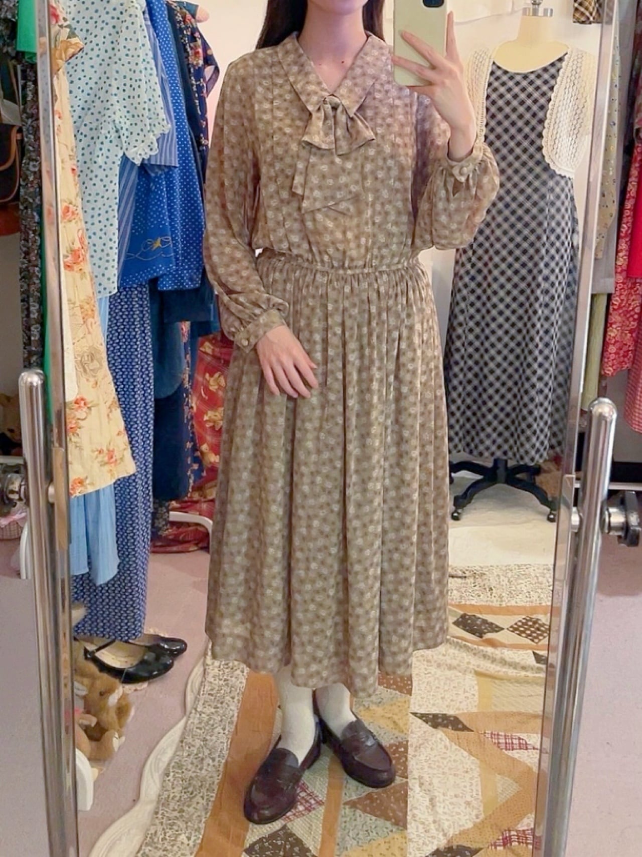 beige flower neck ribbon one-piece