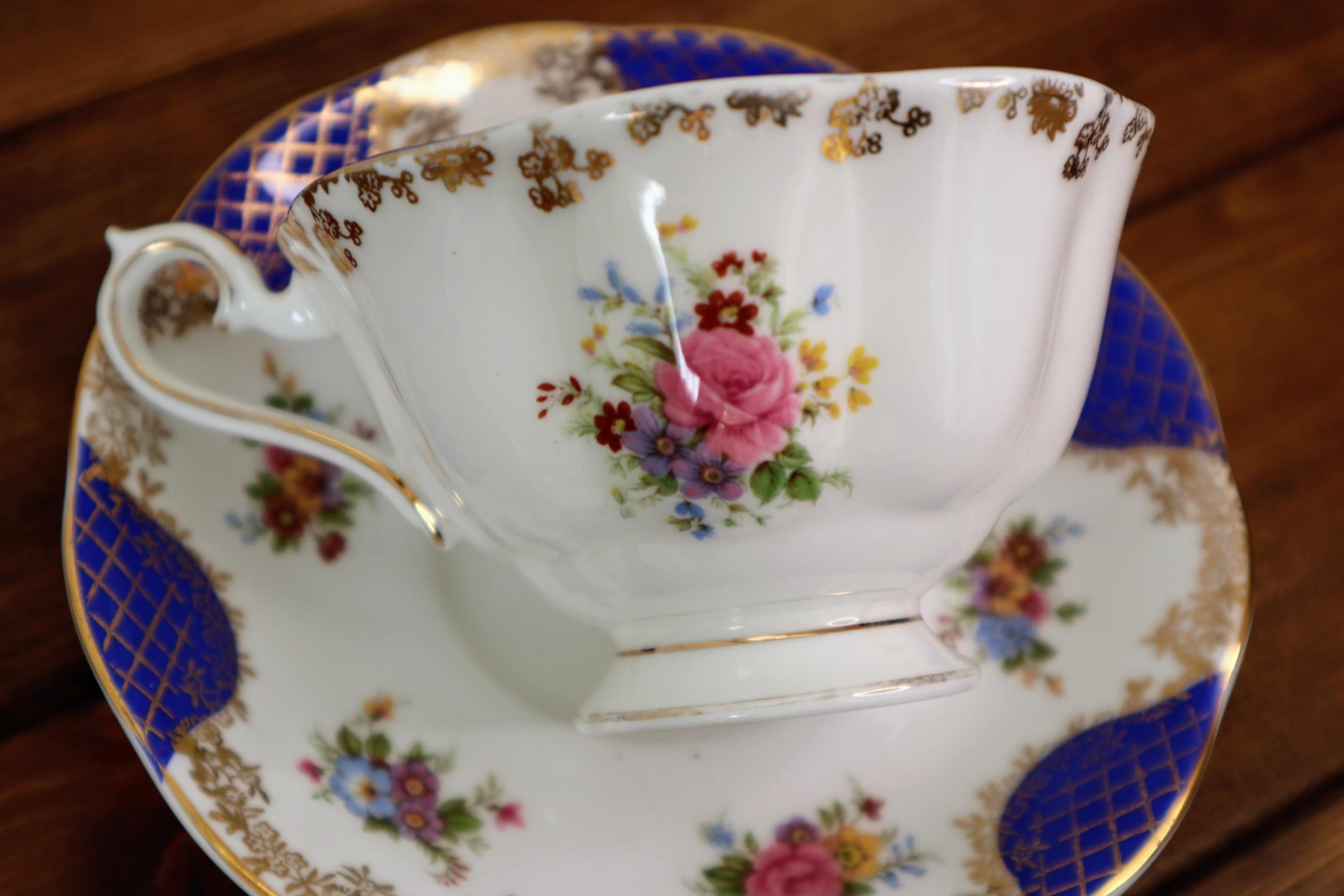   EMPRESS SERIES ISABELLA カップ＆ソーサー 7客セット 赤 青 金彩 ロイヤルアルバート エンプレスシリーズ 札幌市 5952-1.jpg