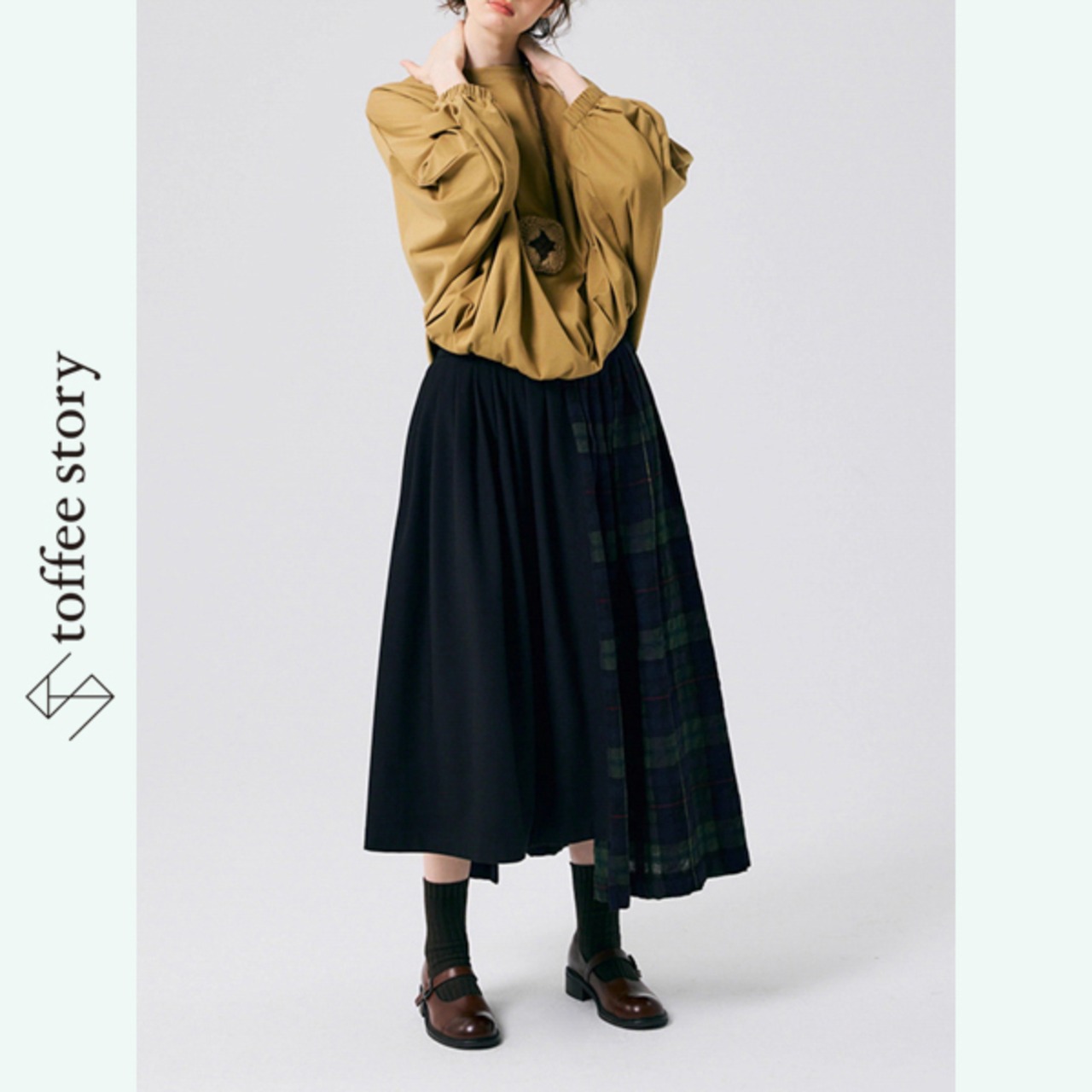 かすかな旋律をまとうアシメサスペンダースカート 《P0273》