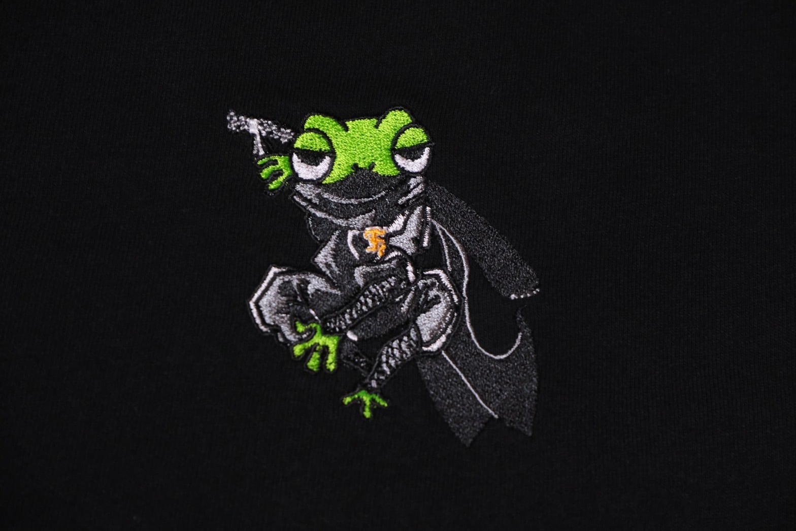 ワンポイント刺繍カエルT shirt | FROGPARTY®️