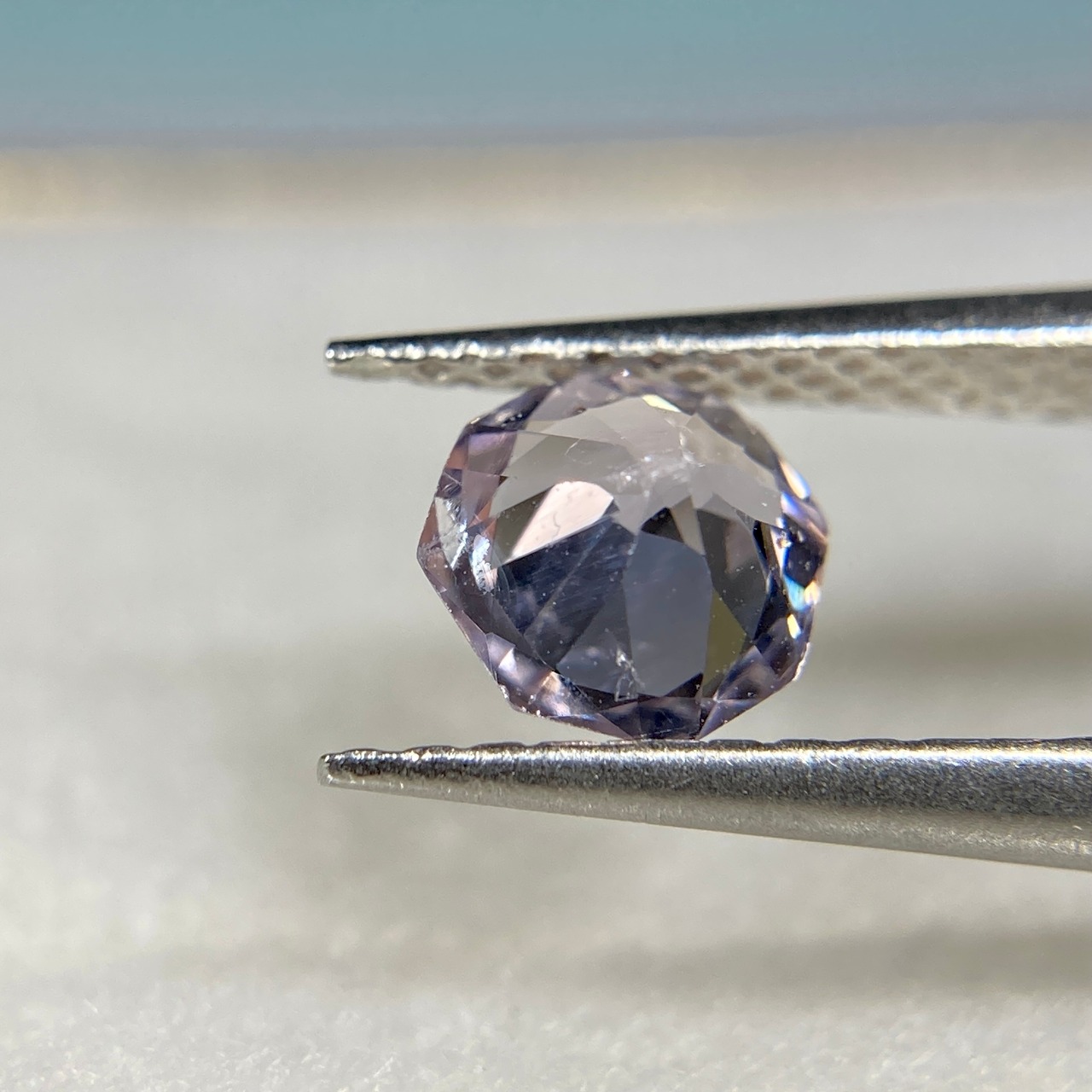 お花みたいなスピネル 訳あってお買い得  約5.1mm*3.4mmmm r-0404