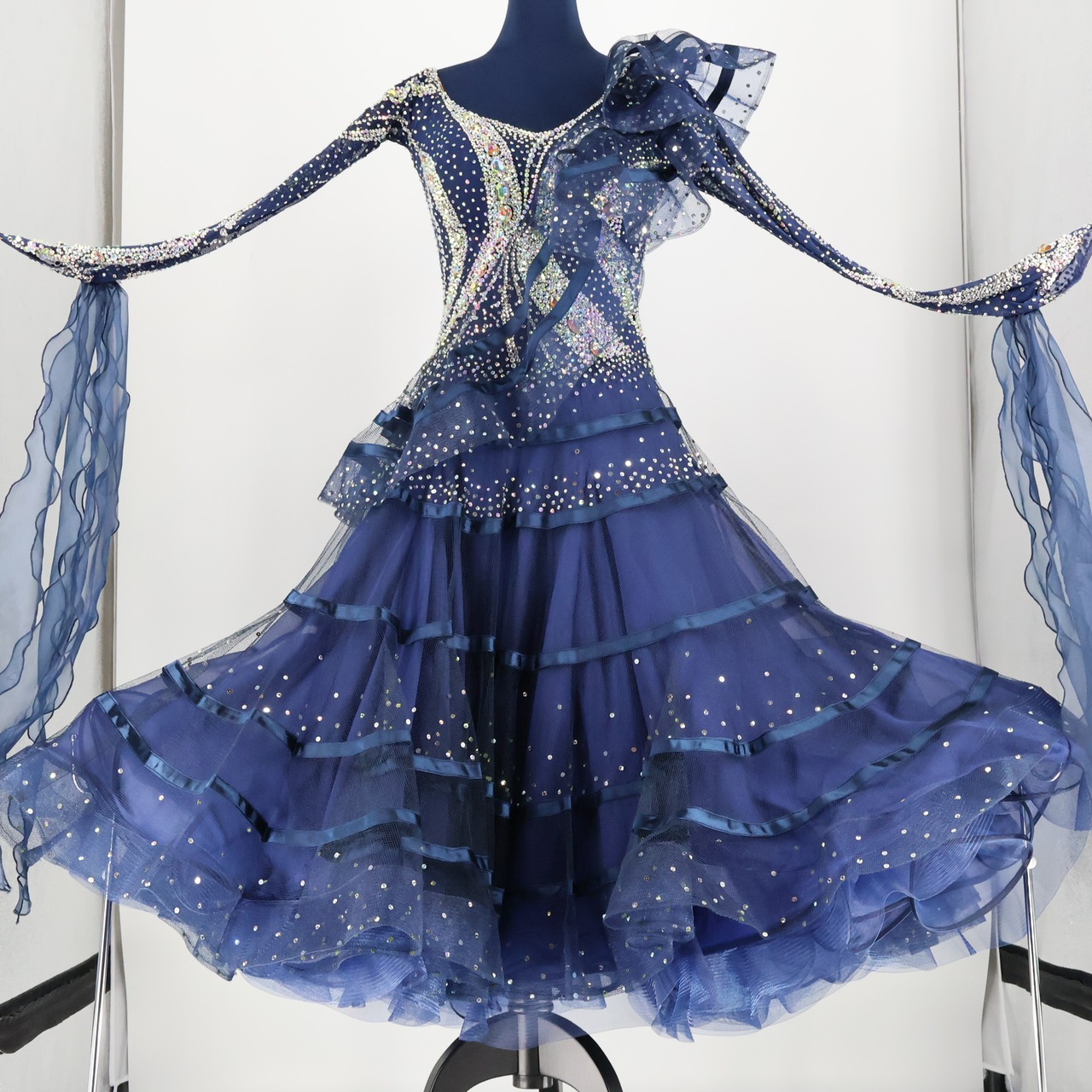 【美品 社交ダンス衣装】ネイビー TAKADANCE タカダンス ワンピース ドレス 紺色 フリル レース ラインストーン 高級感 上品 レオタード クロッチ スパンコール ダンス用 ビーズ 発表会 デモ 競技用