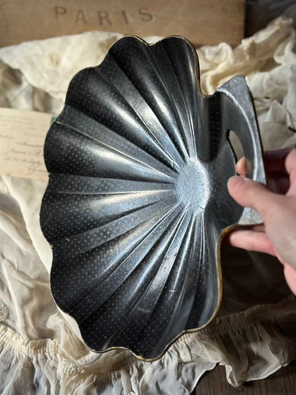 ナポレオン三世様式 パピエマシェ製 漆黒シェル型トレイ | Brocante de