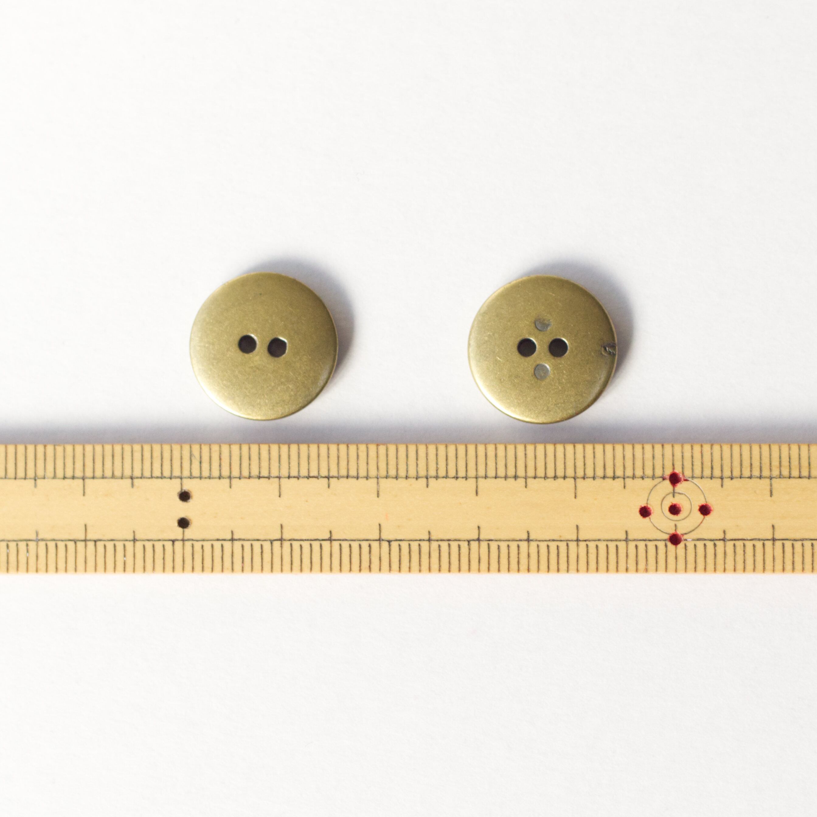 二つ穴ボタン金色<20ab066> | アンファンテ