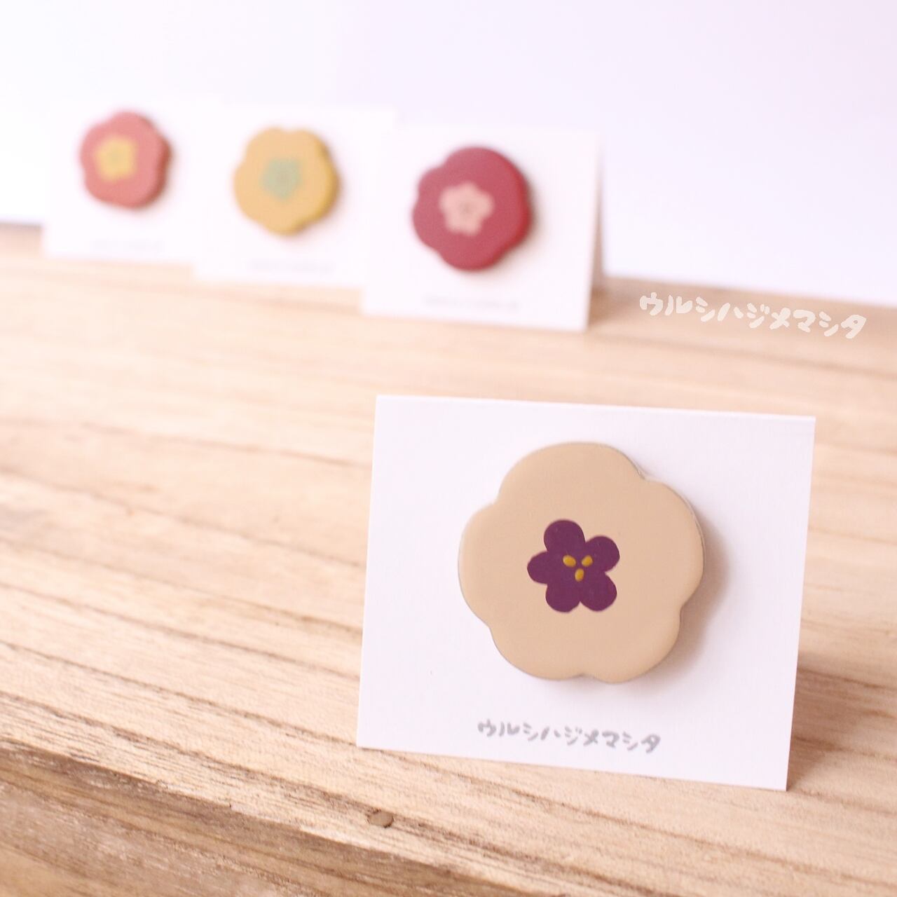 fumi様☆#4300 HAR ヴィンテージ　ブローチ　オーバル　ミルクガラス 秋色～漆の北欧風花ブローチ【朱／白／黄／橙】／URUSHI Flower Brooch