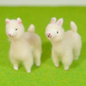 羊毛フェルト アルパカ 2種 置物