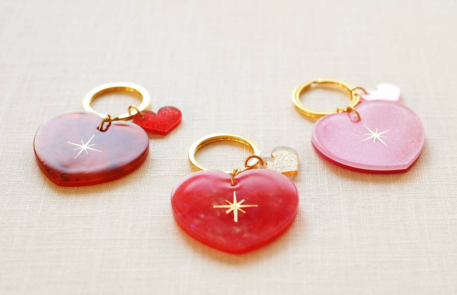 ハート♡型 の キーホルダー ♪グリッター アクリル 全3種 | SONORITE