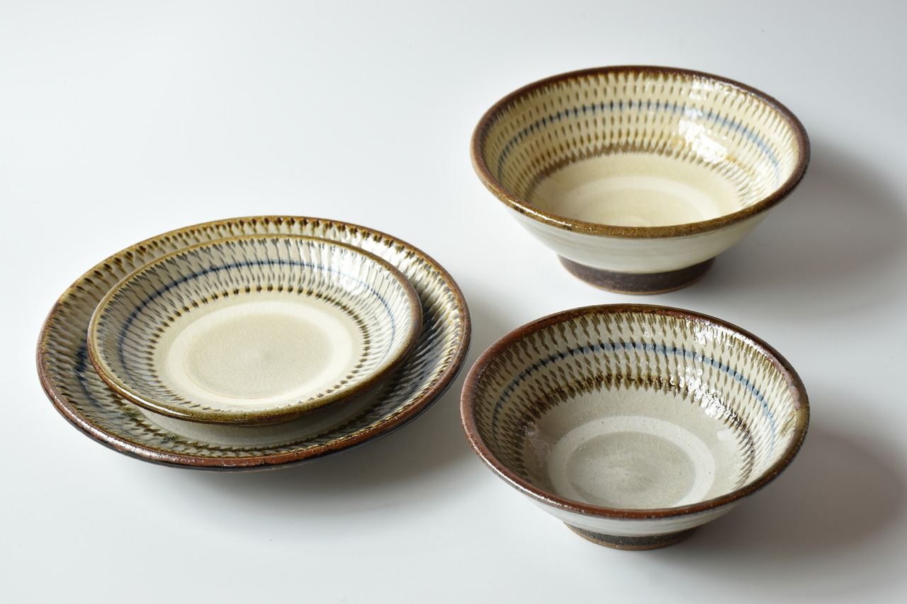 小代焼ふもと窯 / 井上尚之 :  5寸鉢 とびかんな