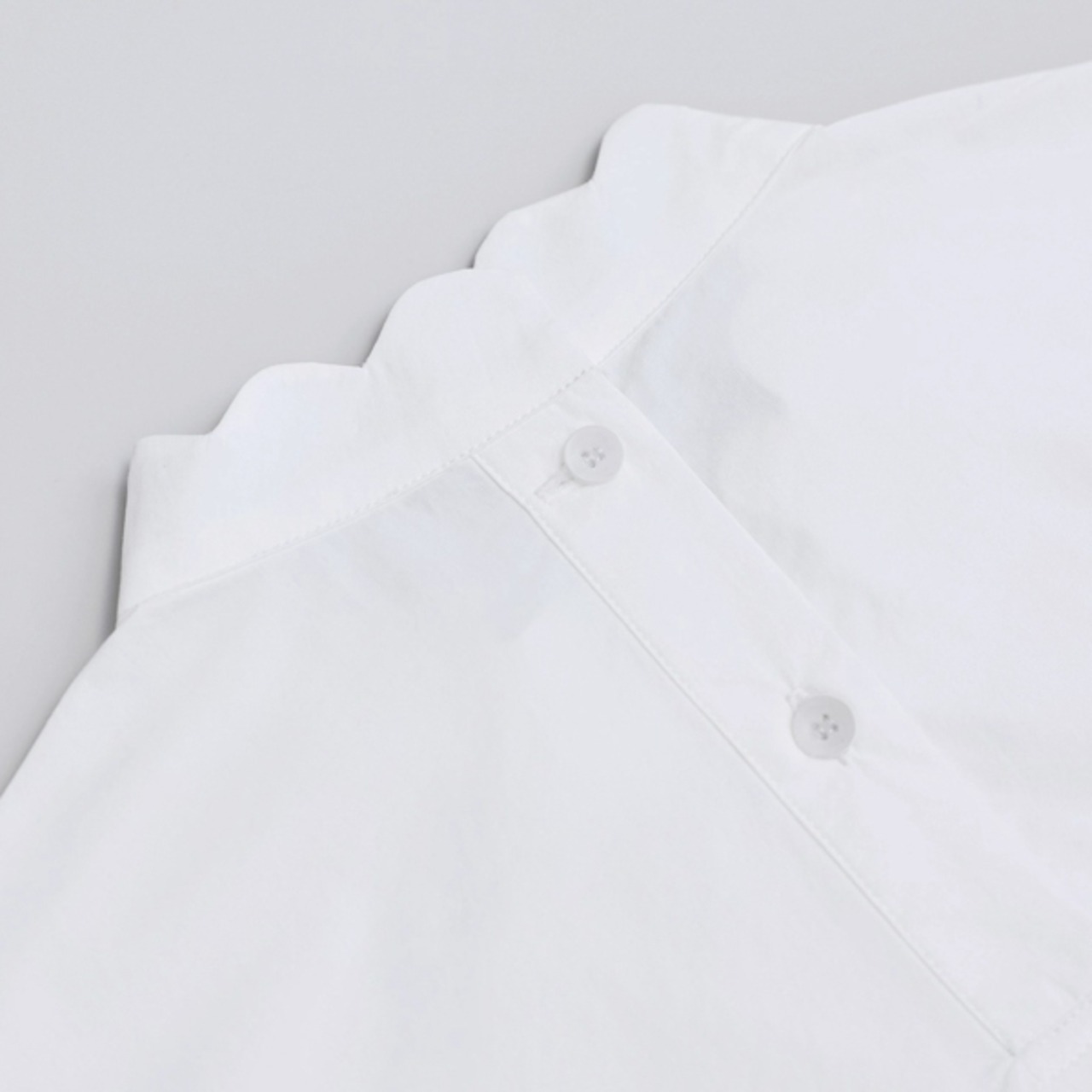 綿雪の朝に咲く、花びらブラウス《P0312》