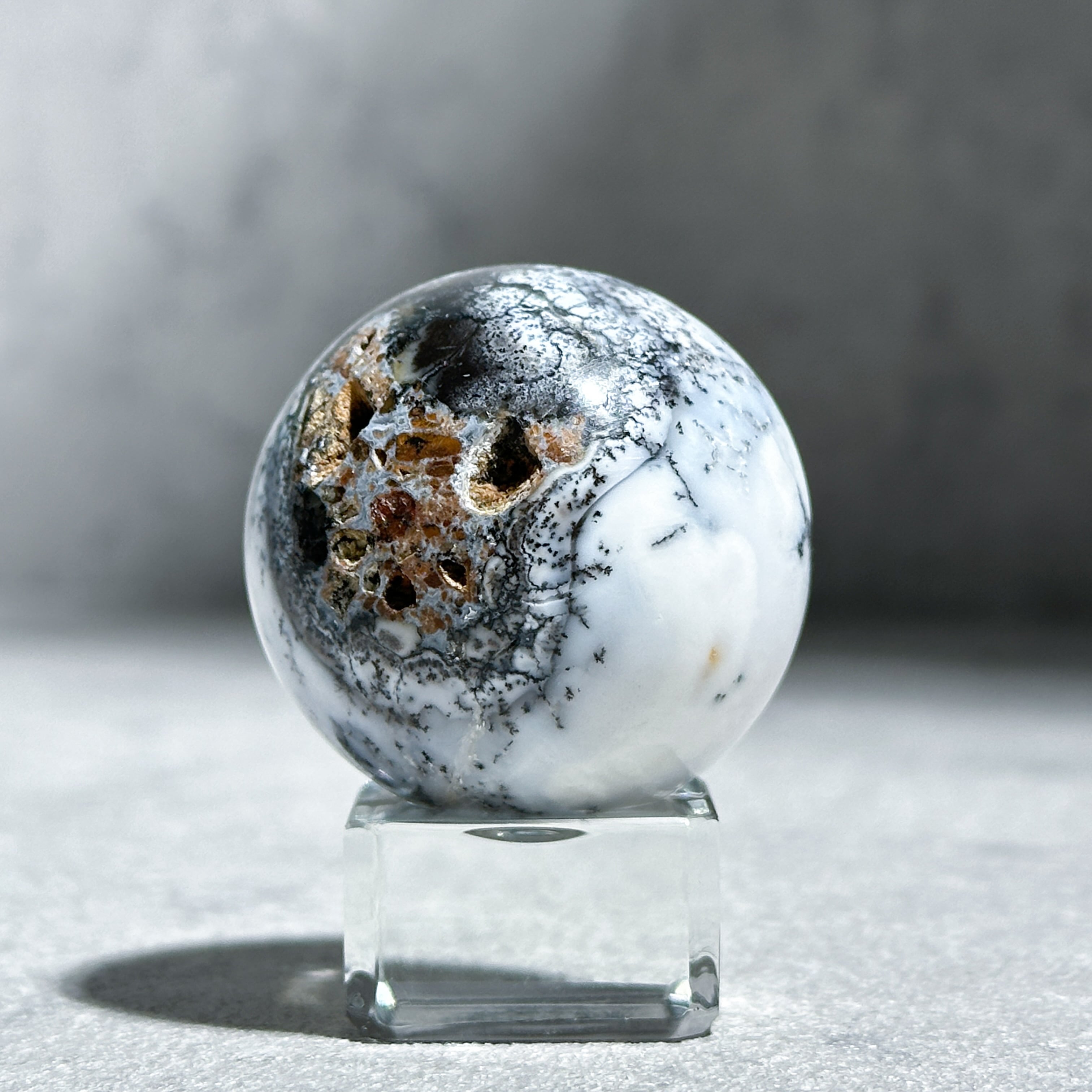 球状の突起を持つ鉱石　幅18㎝高さ22㎝　鑑賞石 自然石 天然石 鉱物 置物 球状の突起を持つ鉱石 幅18㎝高さ22㎝ 鑑賞石 自然石 天然石 鉱物 置物