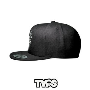B2W×TAPS「"TAG" Logo Flat BB Cap Black A」