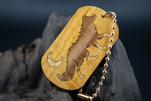 【 悪魔の樹 】モビンギ ドッグタグ 木象嵌 闊歩