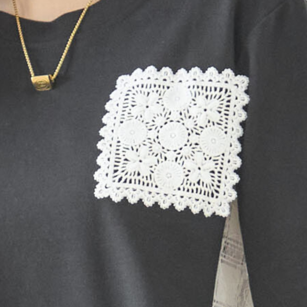 【SALE 15%OFF 4/2 10:00まで】TRUBE 異素材レースアクセントプルオーバー【M~L】ブラック
