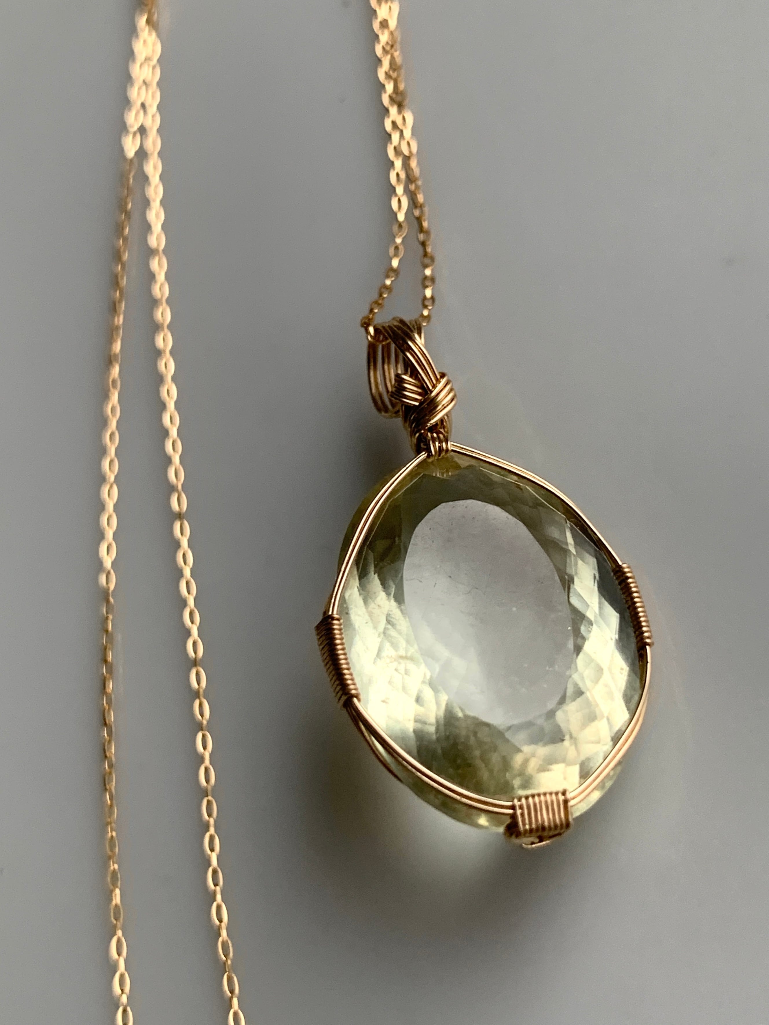 リビア砂漠産リビアングラス宝石(11.6ct)女神巻き®︎ペンダント リビア砂漠産リビアングラス宝石(11.6ct)女神巻き®︎ペンダント