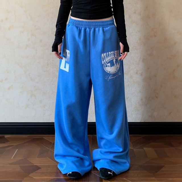 カレッジロゴグラフィックワイドスウェットパンツ 1col   R01661