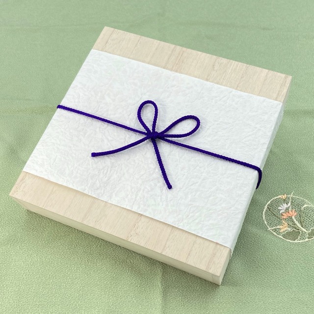 プレゼント包装（木箱／メッセージカード付）