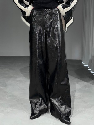 enamel leather center seam wide trousers / black