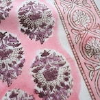ブロックプリント生地【50cm単位】インド綿 片耳ボーダー付き 花柄B ピンク×アズキ色×白 #24756-PK2