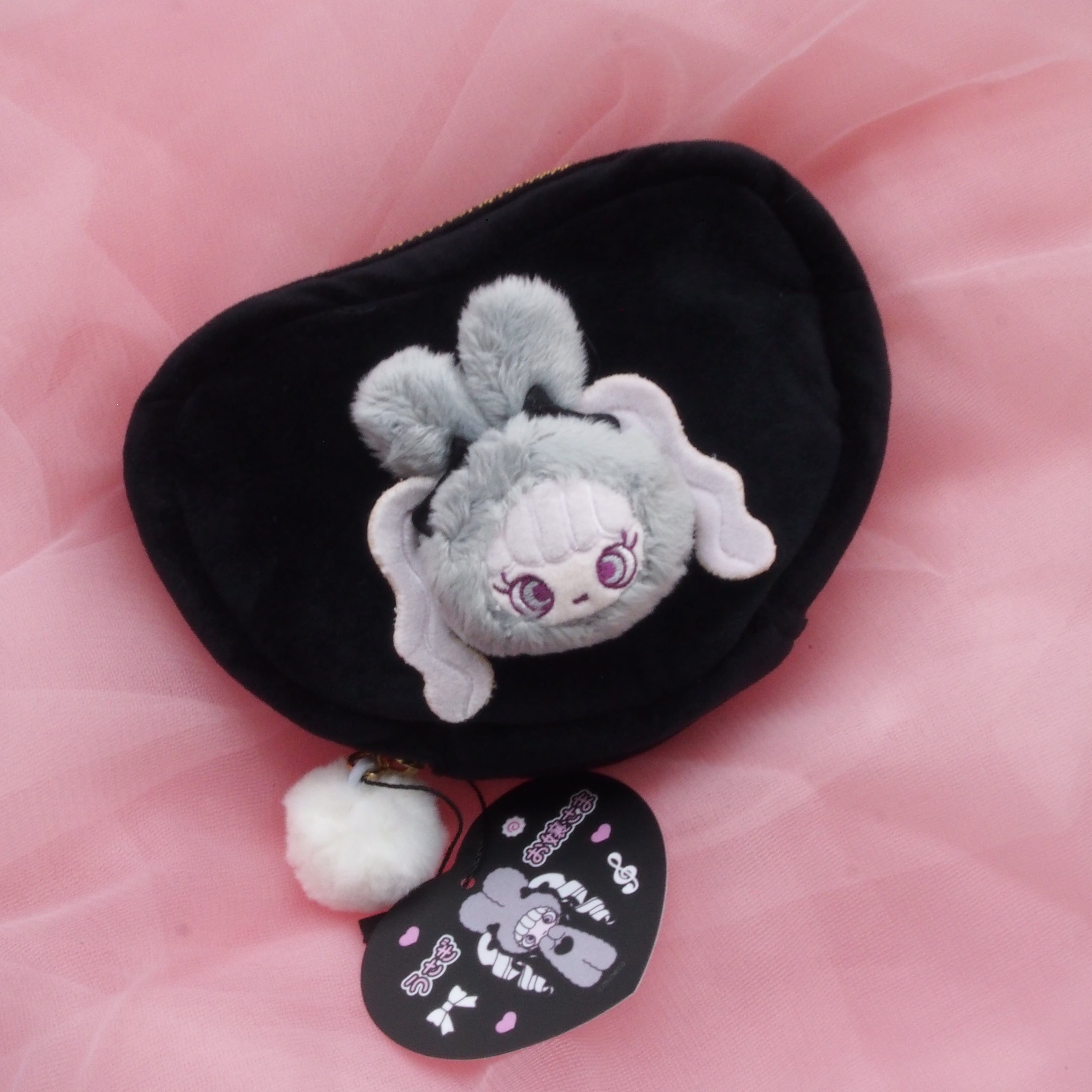 うさぎお嬢さま ふわふわフェイスポーチ | うさあにゃ 公式SHOP