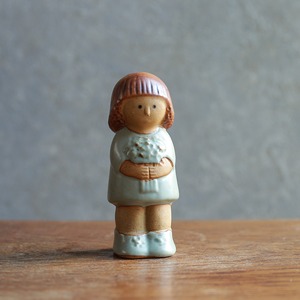 素朴な表情が愛らしい、陶器の調味料入れ 5