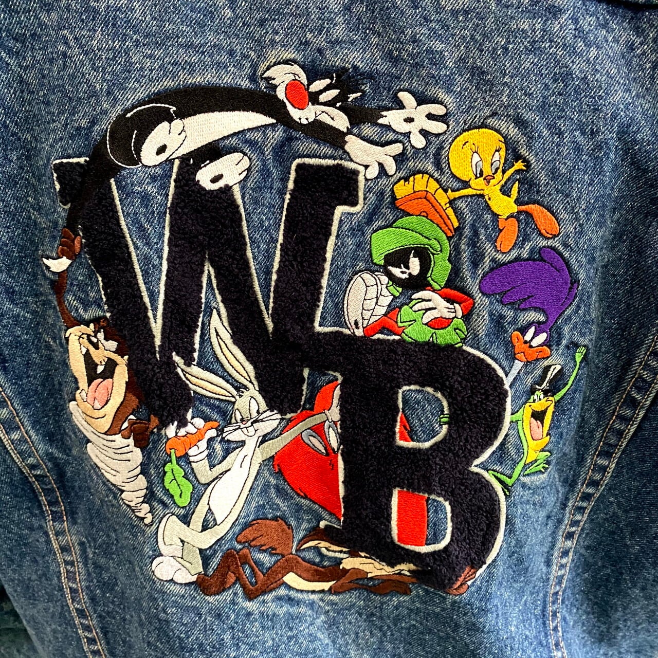 年代 ビンテージ キャラクター刺繍 デニムジャケット メンズL レディースXL 古着 WARNER BROS ワーナー LOONEY TUNES  ルーニーチューンズ S ヴィンテージ キャラクターデニムジャケットAL   cave 古着屋公式古着通販サイト