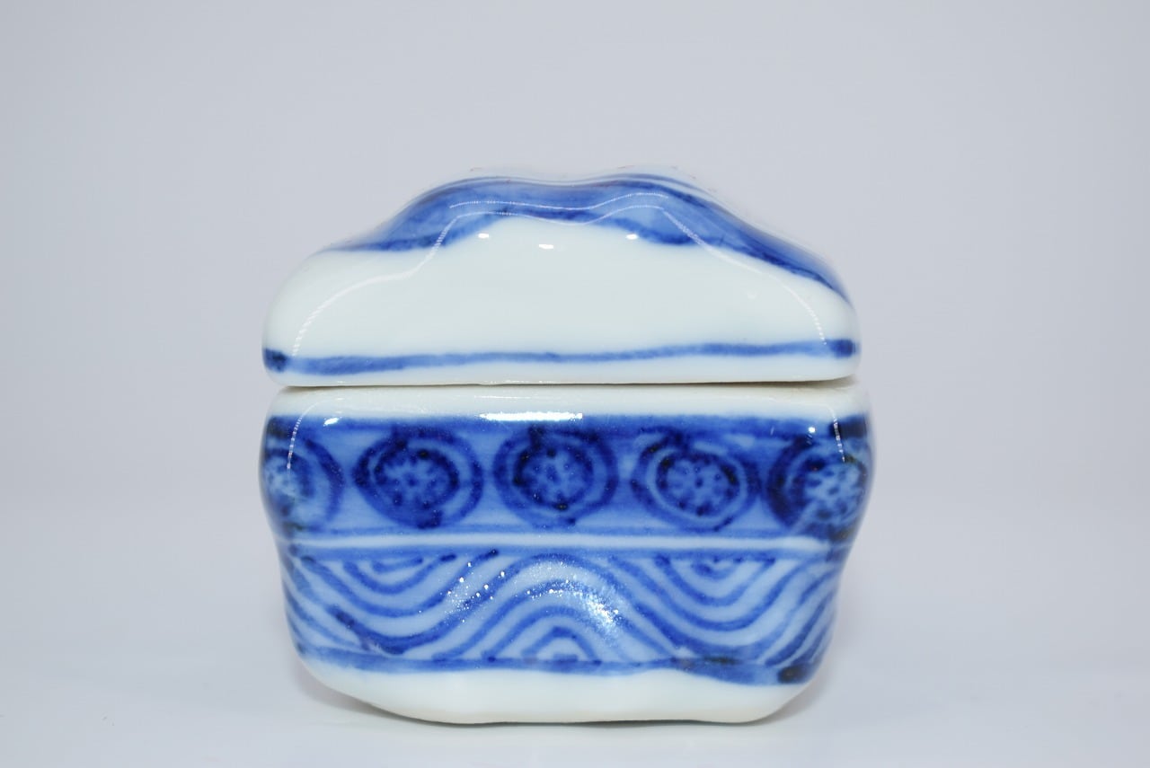 高知インター店】 丸香合 染付『山水風景文』染付香合 光抱造 【閑