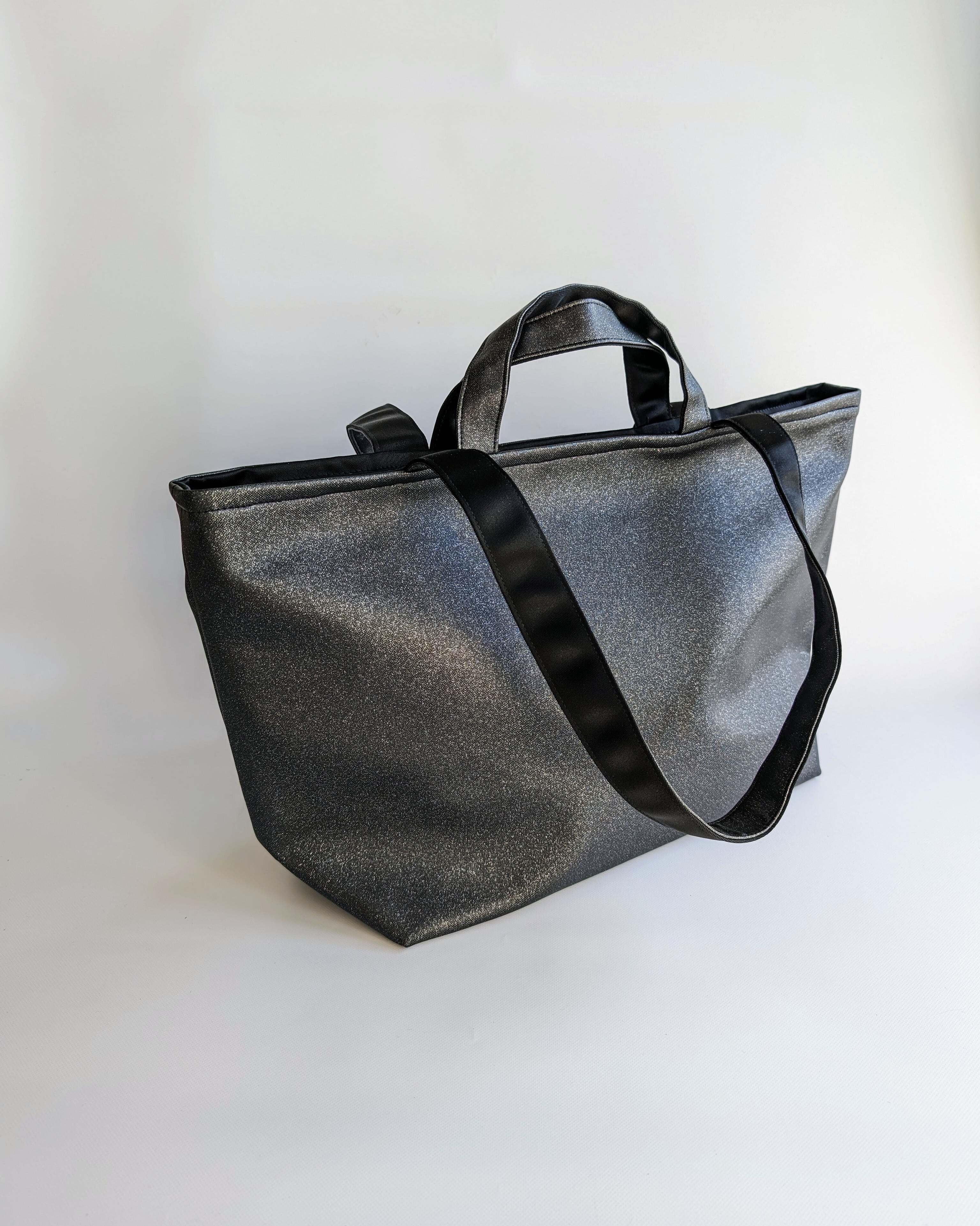 バッグ kirara チャーム付き Kirara BIG tote Bag（ブラック） | IrodorI petit
