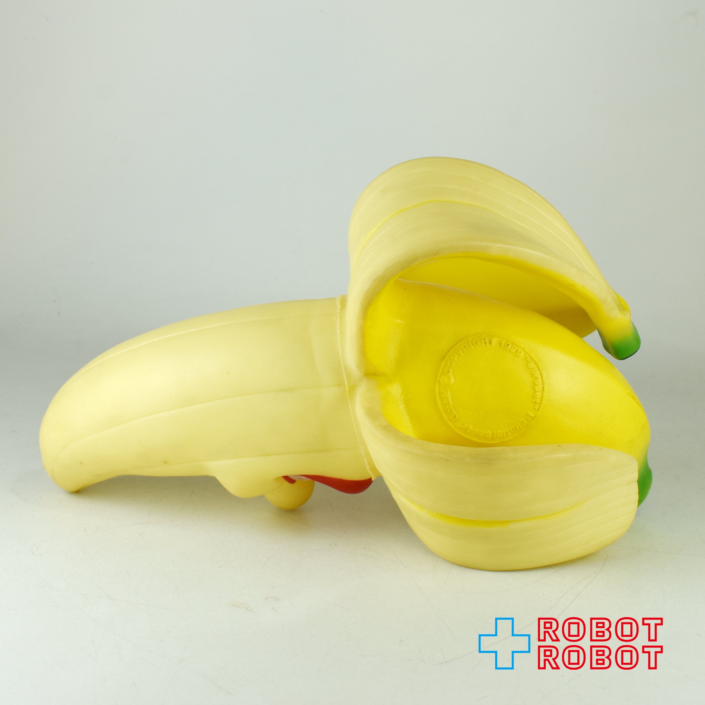 ユーロペット フルーツ スクイーキートイ バナナ ソフビ フィギュア